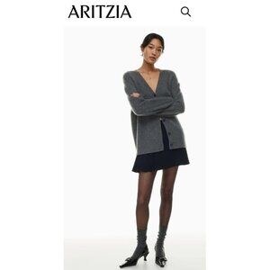 Wilfred Cashmere V-neck Cardigan Relaxed V-neck cashmere cardigan Size S